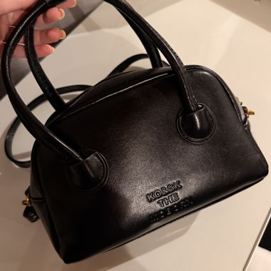 Schwarze Lederhandtasche