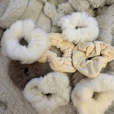 Set di scrunchies crema