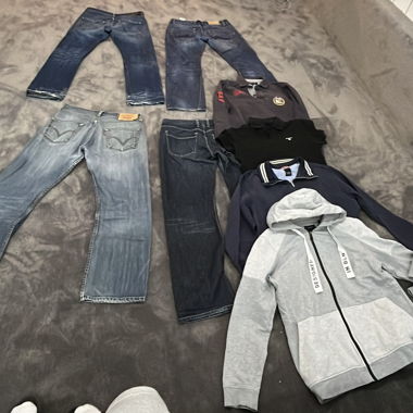 Kleidungspaket Jeans und Hoodies