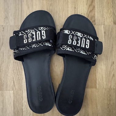 Guess black slides