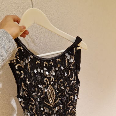 Kleid S, eng geschnitten, nie getragen