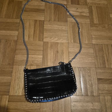 Sac bandoulière noir à chaîne