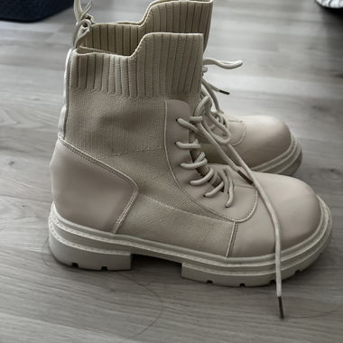 Bottes beige à semelle épaisse