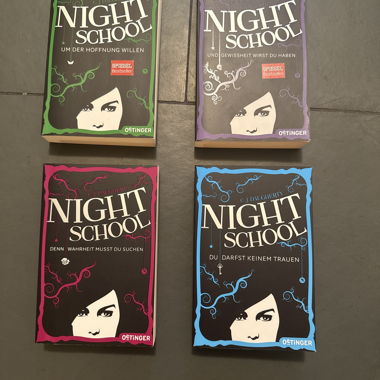 Night School Buchreihe