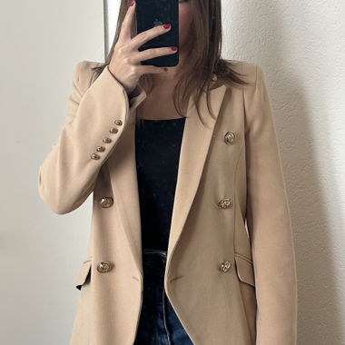 Cappotto cammello con bottoni dorati