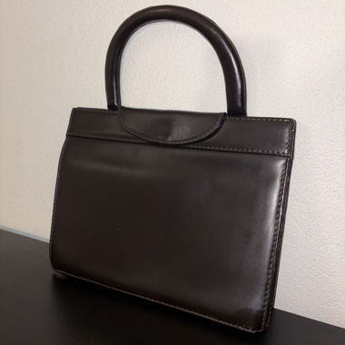 Serviette en cuir brun foncé