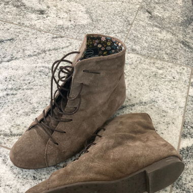 Leichter Boot zum Schnüren in Taupe, Gr. 37