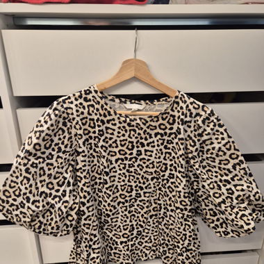 Blusa con motivo leopardato
