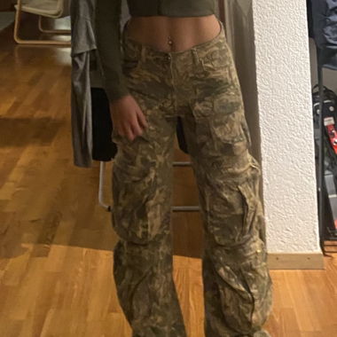 Cargohose mit Camouflage-Muster