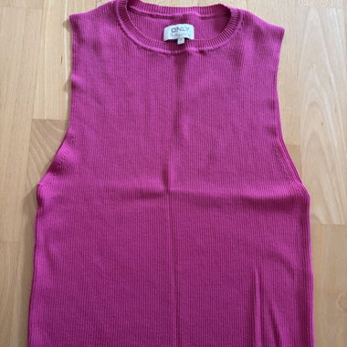 Top in maglia a coste rosa
