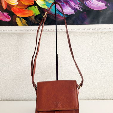 Practical leather shoulder bag