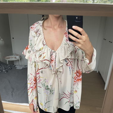 Flowery wide blouse