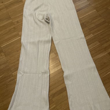 Weisse Rippstrickhose