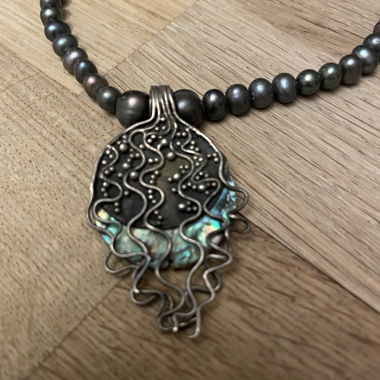 Pearl necklace with Paua shell pendant