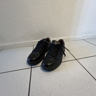 Chaussures noires à lacets en cuir 