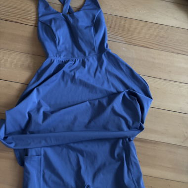 Kleid mit kurzer Hose 