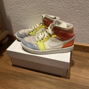 Air Jordan 1 Mid Multicolor