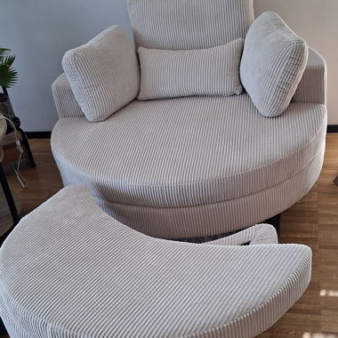 Poltrona in velluto a coste con pouf