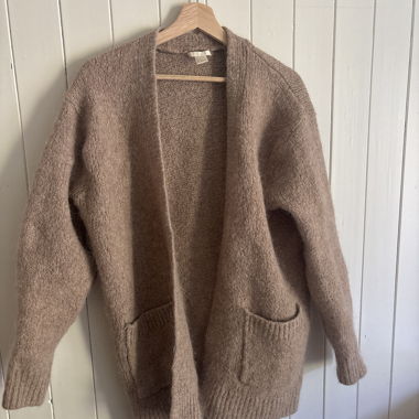 Brown knit cardigan with pockets