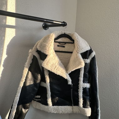 Shearling-Optik Jacke schwarz/creme