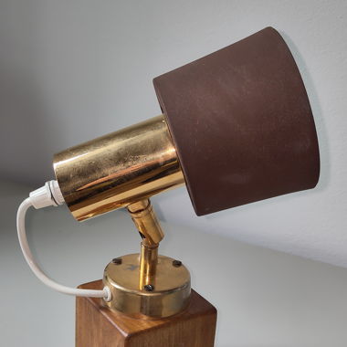 Lampada da tavolo vintage in legno e ottone