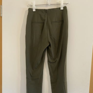 Olivgrüne Stoffhosen