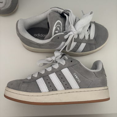 Graue Adidas Campus-Sneaker