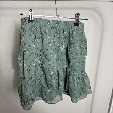 Jupe florale Stradivarius M