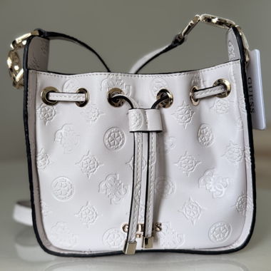 NEW, unused GUESS handbag in Off-White
