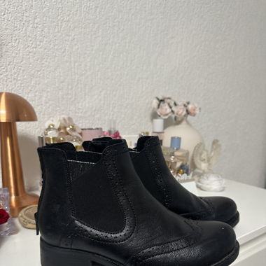 Stiefeletten/ Boots schwarz mit Muster