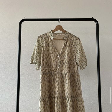 Sommerliches Kleid mit Details