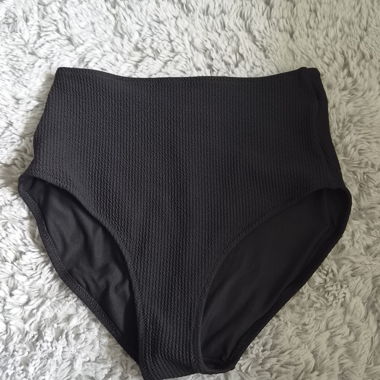 Slip da bikini nero a vita alta