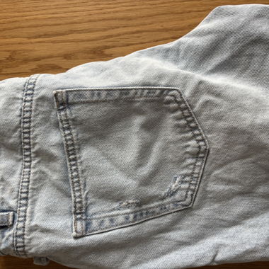 Mom-Jeans azzurro chiaro con strappi