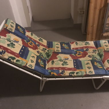 Klappbare Liege mit Polster