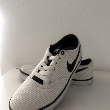 NIKE SB WHITE