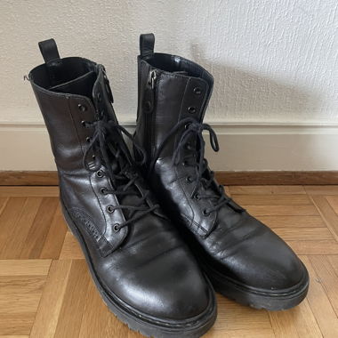 Bottines Geox en cuir noir à lacets