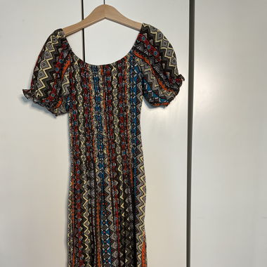 Robe serrée à la taille