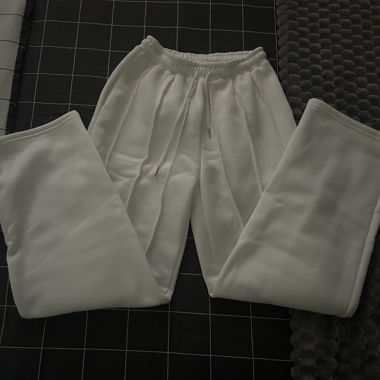 Weisse Jogginghose