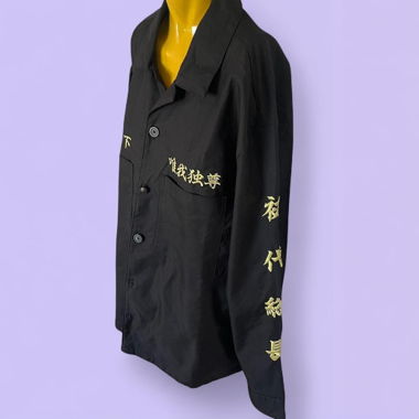 Jacke mit japanischen Schriftzeichen