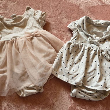 2 Baby-Kleiderbodys kurzarm