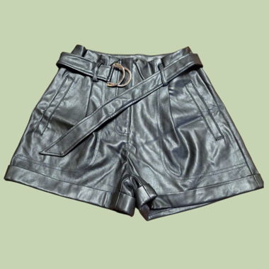 Schwarze Kunstleder-Shorts