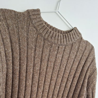 Geripptes Strickkleid