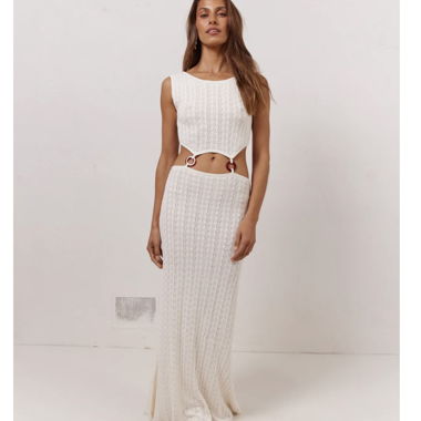 Abito bianco con cut-out (maglia)