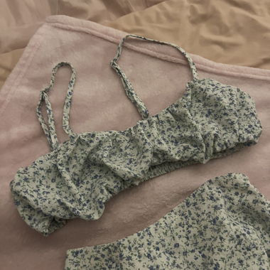 Set estivo con reggiseno/top e gonna/vestito