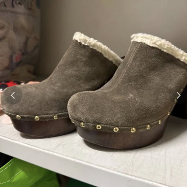 Heeled clogs