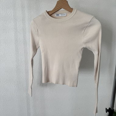 Bel top beige in maglia di Zara, taglia S
