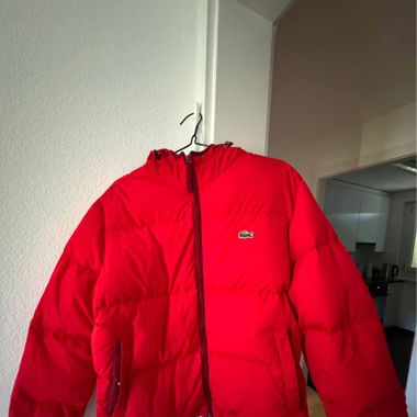 Rote Lacoste Winterjacke, Grösse S/M