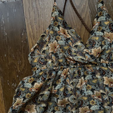 Kurzes Kleid mit geflochtenen Trägern - Grösse XS