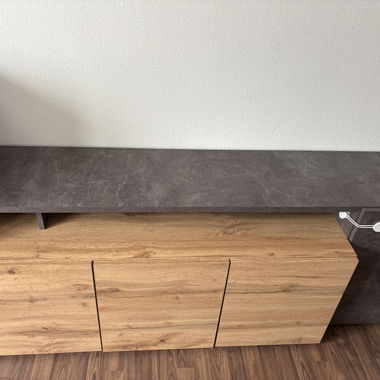 Sideboard mit Steinoptikplatte
