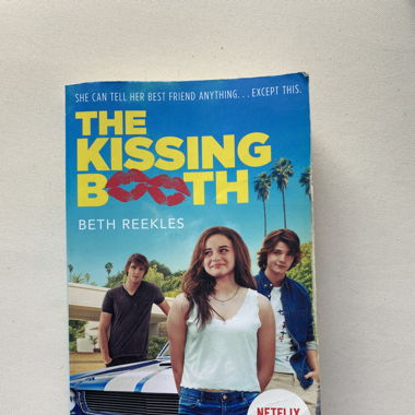 The kissing booth book in English 